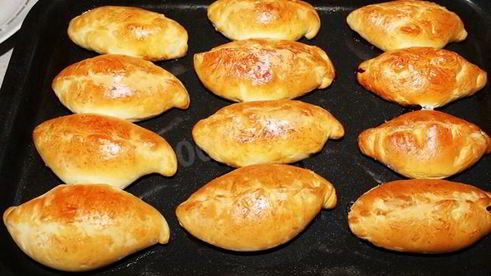 дрожжевые пирожки с малиной в духовке