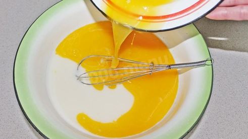 дрожжевые пирожки с малиной в духовке