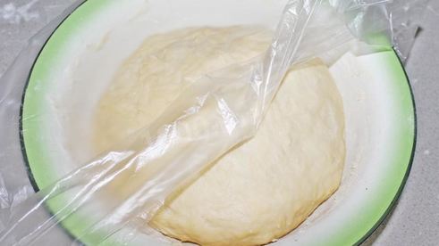 дрожжевые пирожки с малиной в духовке