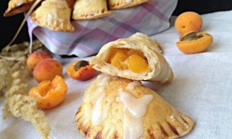 Рецепт песочных пирожков с персиками