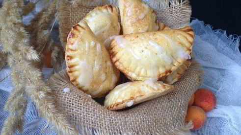 песочные пирожки с персиками