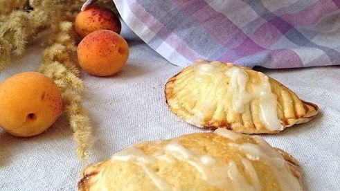 песочные пирожки с персиками