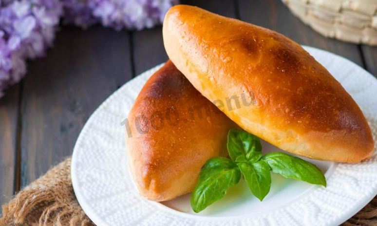 Рецепт пирожков из нежного теста на кефире с зеленым луком и яйцом