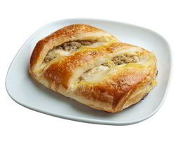 Пирожки из слоеного теста с луком-пореем и сыром