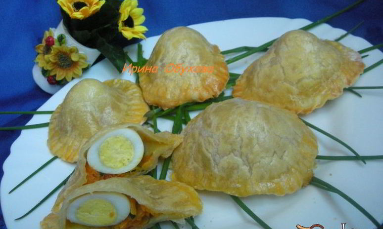 Рецепт пирожков из слоеного теста с яйцом