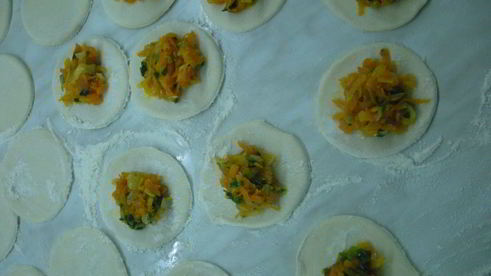 пирожки из слоеного теста с яйцом