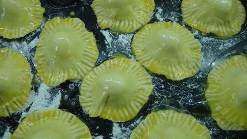 пирожки из слоеного теста с яйцом