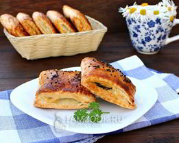 Пирожки с грибами из слоеного теста