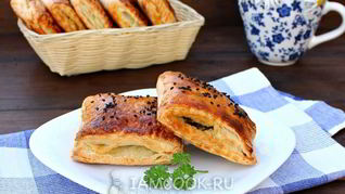 Пирожки с грибами из слоеного теста