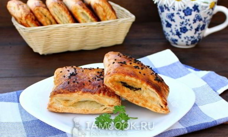 Рецепт пирожков с грибами из слоеного теста