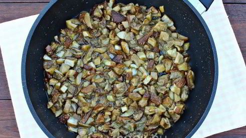 пирожки с грибами из слоеного теста