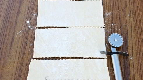 пирожки с грибами из слоеного теста