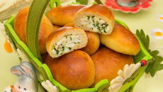 Пирожки с луком и яйцом