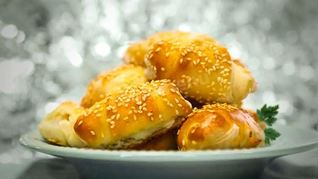 Пирожки с сыром из дрожжевого теста