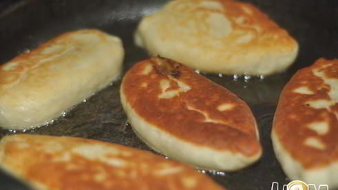 пирожки с ветчинной, сыром и зеленью