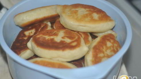 пирожки с ветчинной, сыром и зеленью