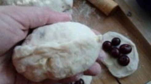 пирожки с вишней на молоке