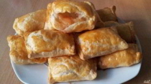 пирожки с яблоками из слоеного теста