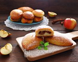 Пирожки с яблоком и корицей