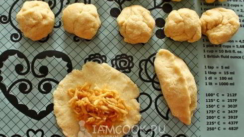 пирожки с яблоком и корицей