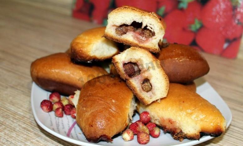 Рецепт пирожков с земляникой в духовке