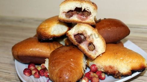 пирожки с земляникой в духовке