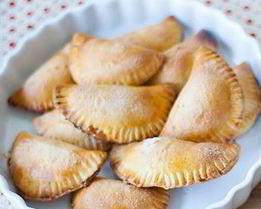 Пирожки Эмпанадас с вареной сгущенкой