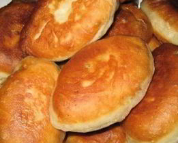 Пышные пирожки с луком и яйцом