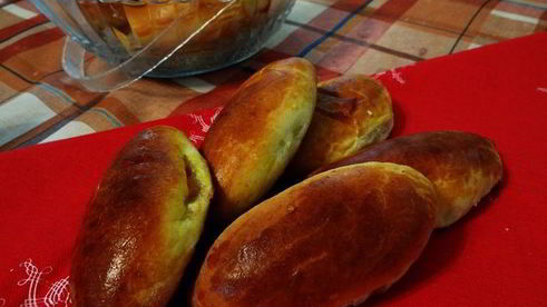 сладкие печеные пирожки с абрикосами