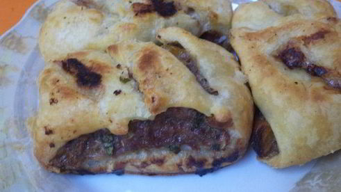 слоеные пирожки с мясной начинкой