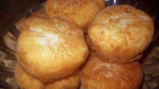 Жареные пирожки на сыворотке с повидлом