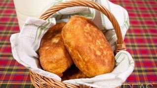 Жареные пирожки с малиной