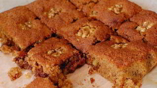 Апельсиновые брауни с грецкими орехами