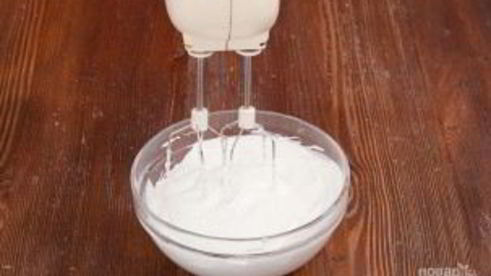 бисквитное пирожное с белковым кремом