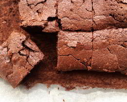 Брауни c темным пивом и сливочно-ликерной глазурью