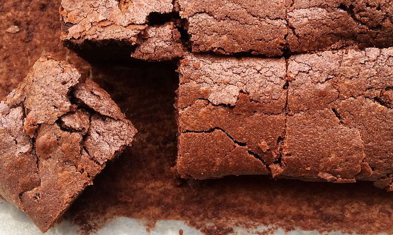 Рецепт брауни с темным пивом и сливочно-ликерной глазурью