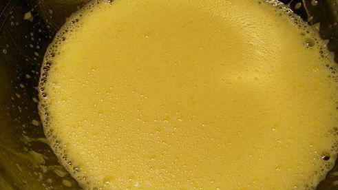 мраморный брауни с прослойкой из сливочного сыра и коктейльной вишни