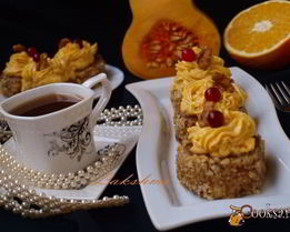 Овсяно-ореховое пирожное с тыквенно-творожным кремом