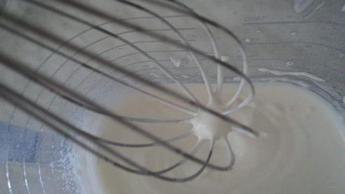 пирожное черный шоколад со взбитыми сливками