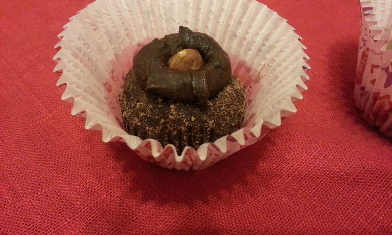 Рецепт пирожного картошка с вишней и миндалем