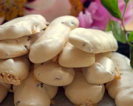 Пирожное Клюквенное безе