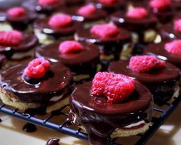 Пирожное Petits g teaux