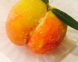 Пирожные Персики