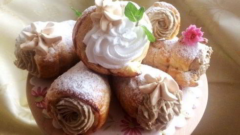 пирожные трубочки с халвой