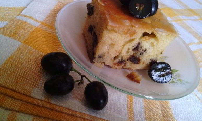 Рецепт ромовых пирожных с черносливом и цукатами