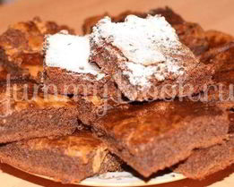 Шоколадные брауни с арахисовыми завитками