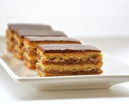 Венгерское абрикосовое пирожное Жербо с орехами