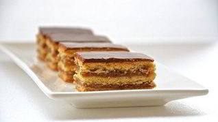Венгерское абрикосовое пирожное Жербо с орехами