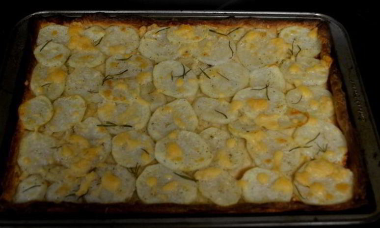 Рецепт картофельной пиццы с розмарином