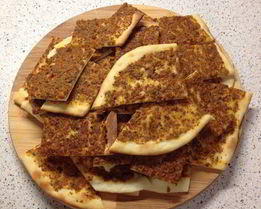 Лахмаджун — турецкая пицца
